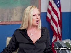 Amateur, Gros seins, Blonde, Sucer une bite, Femme couguar, Hard, Lingerie, Bureau