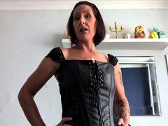 Frau, Erniedrigung, Lesbisch, Reif, Milf, Orgasmus, Sklave, Hintern versohlen