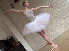 Nude ballerina Annett A shows off her flexibility and athleticism in a mesmerizing dance