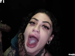 Sucer une bite, Brunette brune, Tir de sperme, Gorge profonde, Trou de la gloire, Branlette thaïlandaise, Interracial, Nénés