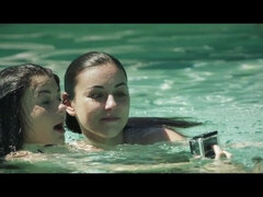 Brunette brune, Doigter, Français, Mamelons, Nue, Piscine, Chatte, Nénés