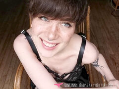 Унижение, В поезде