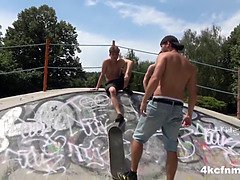 Одетые девушки голые парни, Постарше, Семяизвержение, Пальцем, Ласковые ручки, Зрелые, На природе, Чулки