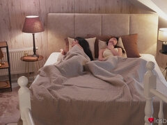 Arsch, Schlafzimmer, Braunhaarige, Tschechisch, Küssen, Lecken, Masturbation, Muschi