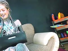 Anuskatzz shoves a stainless steel dildo up her ass