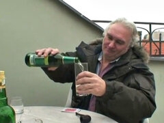 Блондинки, Брюнетки, Семяизвержение, Мастурбация, Зрелые, Киски, Курящие, Втроем