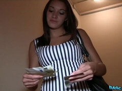 18 ans, Gros cul, Sucer une bite, Brunette brune, En levrette, Seins naturels, Adolescente, Nénés