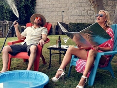 Brille, Handjob, Riesig, Im freien, Pool, Badeanzug, Tittenfick, Titten