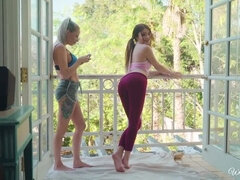 Пальцем, Лесбиянка, Лизание, Милф, Натуральные сиськи, На природе, Тату, Сиськи