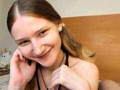 18 ans, Grosse bite, Sucer une bite, Faciale, Petite femme, Réalité, Russe, Suçant