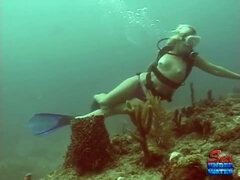 Grote mammen, Bruinharig, Masturbatie, Moeder die ik wil neuken, Naakt, Kut duiken, Tieten likken, Nat