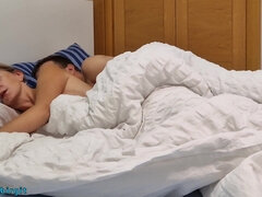 Chambre à dormir, Gros seins, Brunette brune, Hd, Nue  à poil, Orgasme, Rasée, Nénés