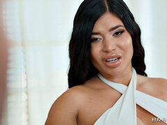 Anal, Gros cul, Brunette brune, En levrette, Faciale, Huilée, Jupe, Tatouage