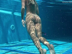 Gros cul, Blonde, Femelle, Fétiche, Mère que j'aimerais baiser, Piscine, Public, Russe