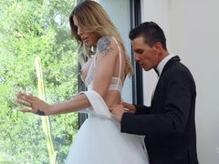 In den arsch, Schlafzimmer, Grosse titten, Bisexuell, Hardcore, Tätowierung, Titten, Hochzeit