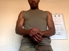 Amateur, Armée, Noire, Rondelette, Branlette thaïlandaise, Masturbation, Solo, Uniforme