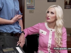 Большая жопа, Большие сиськи, Минет, Постарше, Белье, Милф, В офисе, Шпионские видео