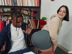 Culo grande, Verga grande, Mamada, Morena, Estilo perrito, Madres para coger, Cabello corto