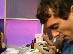 Hotel, Interracial, Madres para coger, Al aire libre, Público, Pelirrojo, Trio, Apretado