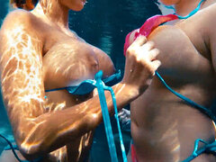 18 ans, Gros seins, Bikini, Blonde, Fétiche, Doigter, Embrassement, Sous marin