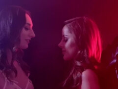 Nana, Sucer une bite, Lingerie, Orgasme, Chatte, Suçant, Grande, Plan cul à trois