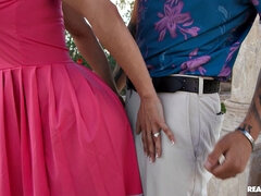 Blasen, Hundestellung, Kleid, Küssen, Milf, Im freien, Muschi, Titten