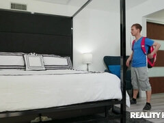 Grote mammen, Blond, Pijpbeurt, Lul, Sperma in gezicht, Handbeurt, Logement, Vrijster