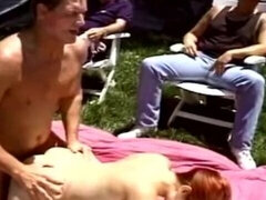 フェラチオ, エロ熟女, 手コキする, 人妻の, 母, 赤毛, スインガー, 三人