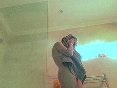 Brunette brune, Poilue, Fait maison, Mère que j'aimerais baiser, Maman, Seins naturels, Douche, Espionne