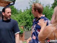 Grote kont, Grote mammen, Blond, Pijpbeurt, Jurk, Latex, Moeder die ik wil neuken, Buiten