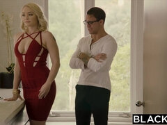 美女, 浮気者, 中出し, バック, 異人種間, なめる, オマンコ, おもらし