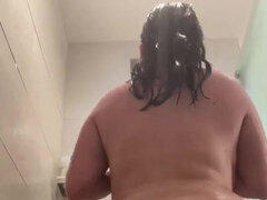 Chubby hooker crazy solo in the shower