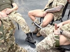 In den arsch, Armee, Britisch, Kehlenfick, Gruppensex, Schwul