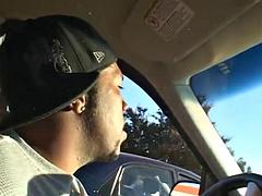 Noire, Blonde, Noir ébène, Nénés