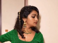 Indian hot babe sucks throbbing dick