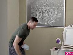 Grosser schwanz, Blondine, Blasen, Geschnappt, Masturbation, Milf, Flotter dreier, Titten