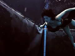 Tussi, Braunhaarige, Fetisch, Pool, Öffentlich, Russisch, Solo, Jungendliche (18+)