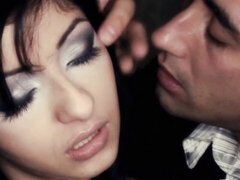 Gros cul, Grosse bite, Gros seins, Sucer une bite, Brunette brune, En levrette