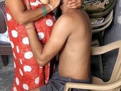 18, バイセクシャル, メイド, メキシコ人, 喫煙