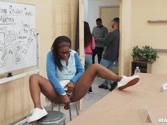 18 jaar, Bruinharig, Seksspeelgoed, Zwart, Brillen, Openbaar, Kut duiken, Tiener