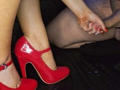 Семяизвержение, Грязные слова, Ноги, Женское доминирование, Дрочка ногами, Ласковые ручки, Каблуки