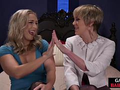 Bondage discipline sadomasochisme, Grote mammen, Gebondenheid, Oudere vrouw, Dominante vrouw, Vingeren, Vuisten, Gapende