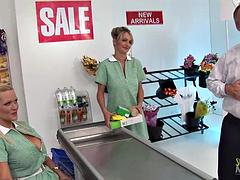 Cuadrupleta, Grupo, Lencería, Maduro, Madres para coger, Orgía, Intercambio de parejas, Tetas