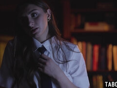 18 años, Morena, Tetona, Penetracion con dedos, Lamidas, Tetas naturales, Pequeña, Coño