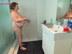 Grosse titten, Vollbusig, Reif, Mutti, Monster, Dusche, Titten, Nass