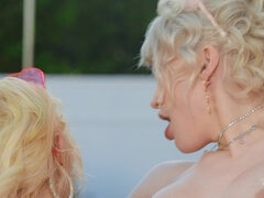 ビキニ, フェラチオ, 足, フェティッシュ, 手コキする, 裸, スパンキング, タトゥー