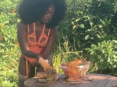 Entrevista, Ébano, Solo, Juguetes