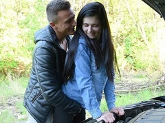 Arsch, Grosser schwanz, Blasen, Braunhaarige, Auto, Hundestellung, Natürlichen titten, Im freien