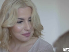 Gros seins, Blonde, Sucer une bite, Gorge profonde, Jeunes transsexuelles thaïlandaises, Léchez, Chatte, Transsexuelle