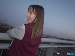 Amateur, Cul, Sucer une bite, Européenne, Seins naturels, Petite femme, Public, Tatouage